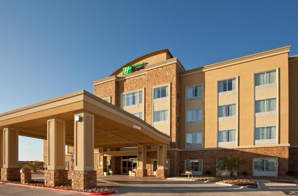 6 Holiday Inn Express Hotels in Texas Wine Country Worth Booking